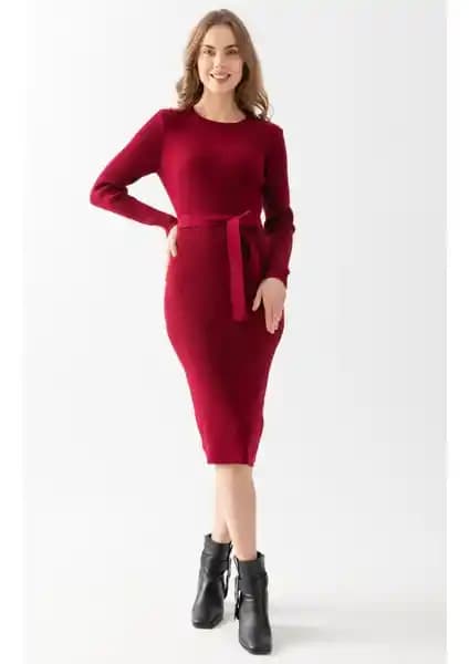 Irmak Kerekli Bisiklet Yaka Fitilli Triko Elbise 4080: Şıklık ve Konforun Dengesi