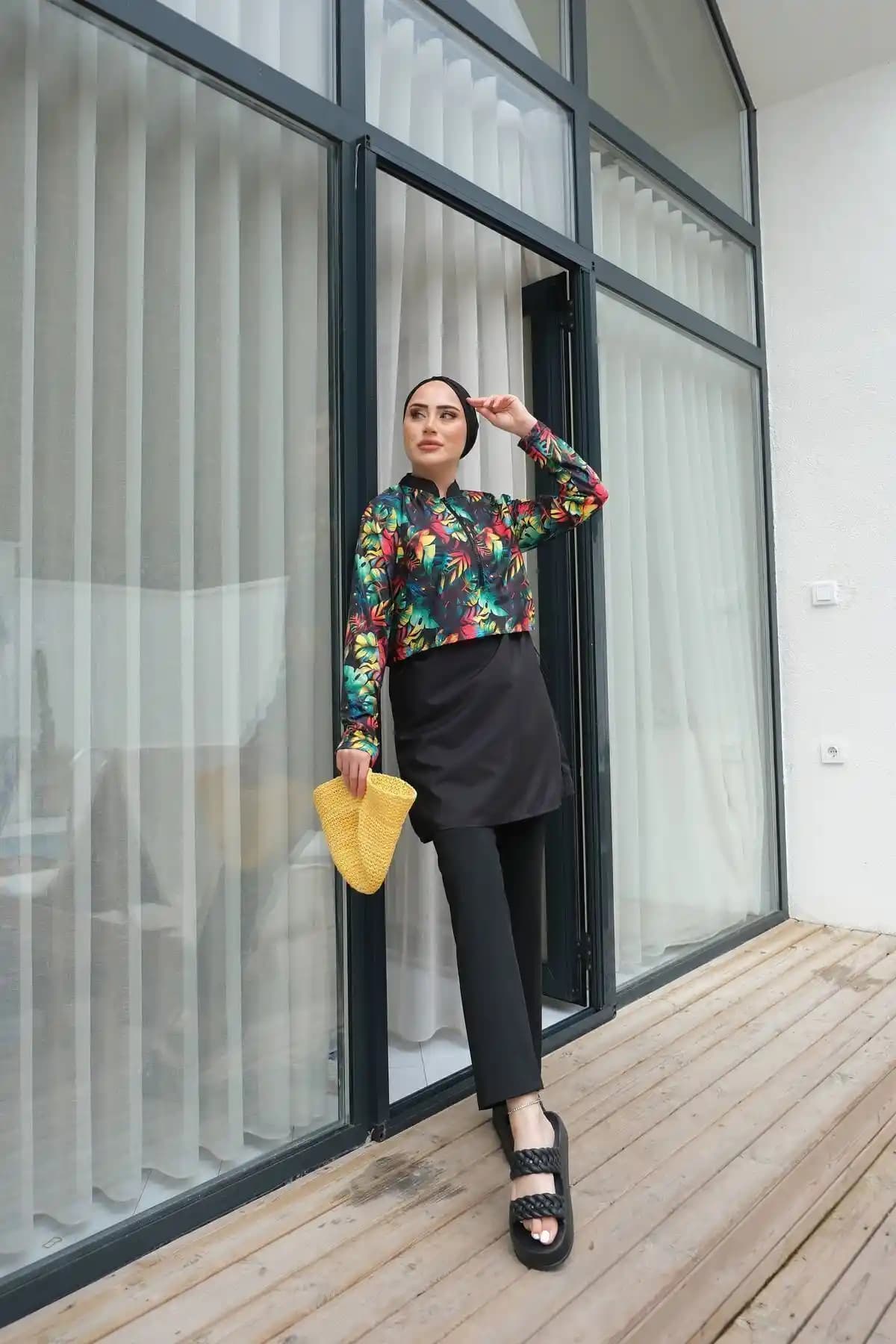 Lurex Moda Yarım Dijital Baskılı Tesettür Mayo: Modern Tasarım ve Konforun Buluşması