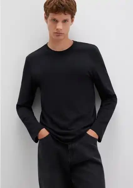 Mavi Uzun Kollu Siyah Basic Tişört: Şıklık ve Rahatlığı Buluşturan Günlük Erkek Modası