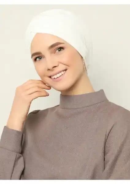 Naciye Sultan Tesettür Çapraz Deniz Bonesi Üç Bantlı Hazır Türban Krem Renkli Rahat Tasarım