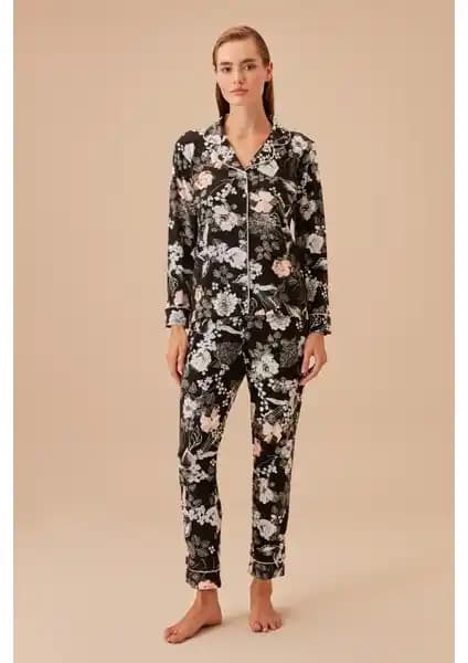 Suwen Black Rose Maskülen Pijama Takımı: Şıklık ve Konforu Bir Arada Sunan Kadın Pijaması