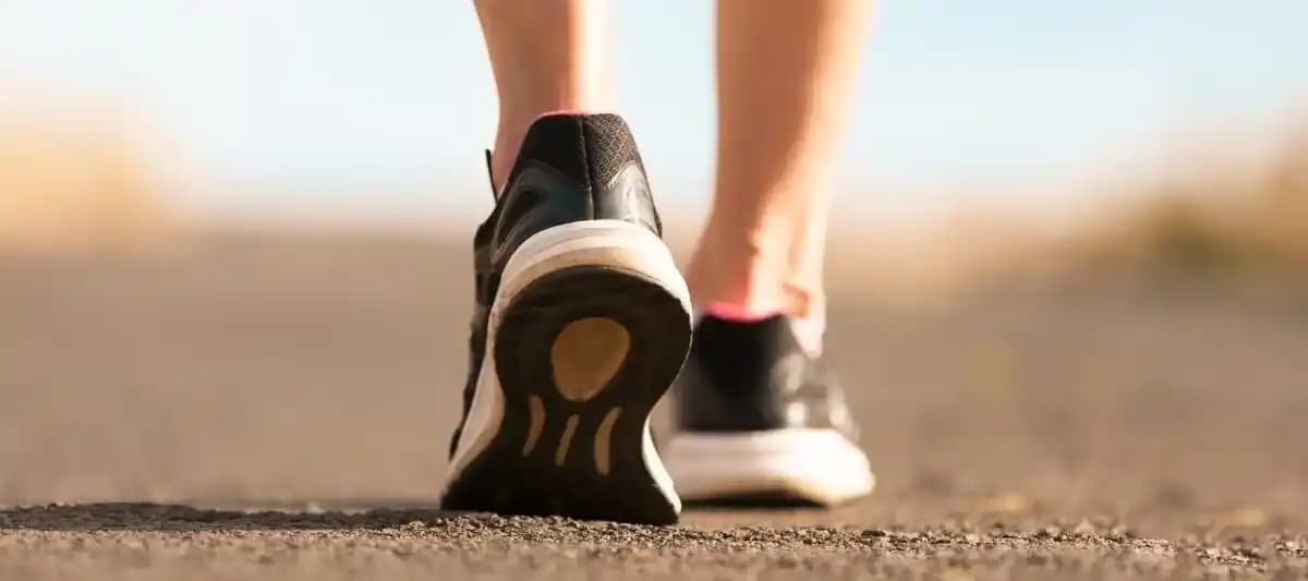 Avrupa Seyahati İçin Konforlu ve Dayanıklı Deri Spor Ayakkabı İncelemesi