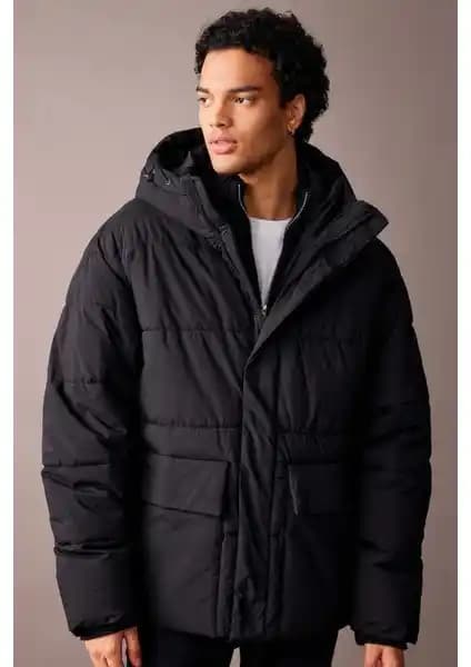 DeFacto Erkek Şişme Mont Karşılaştırması: Kapüşonlu ve Slim Fit Modelleri Analizi