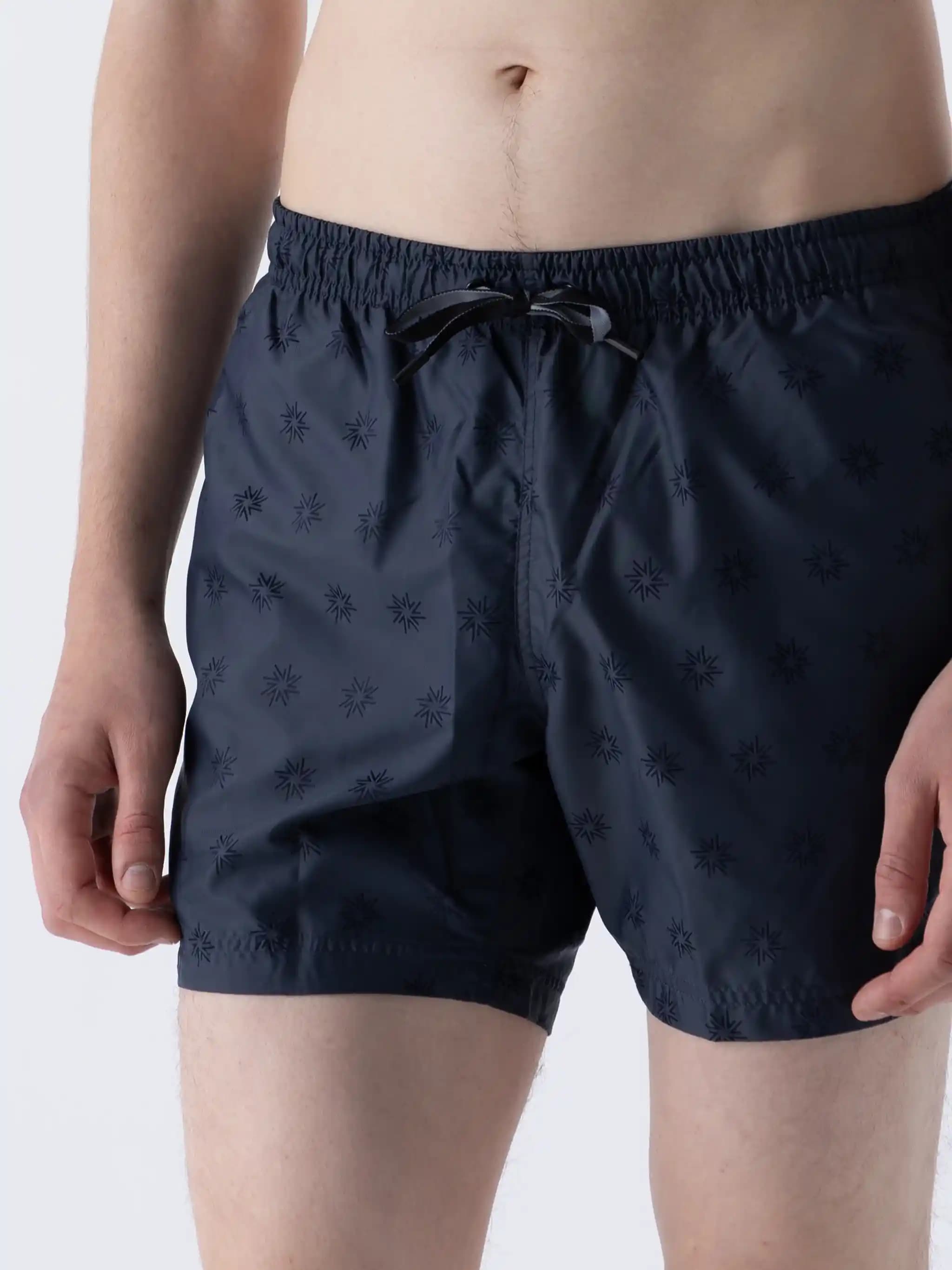 Everlane Yüzme Şortları ve Avrupa'da Alternatif Markalar: Dayanıklılık ve Stil Analizi