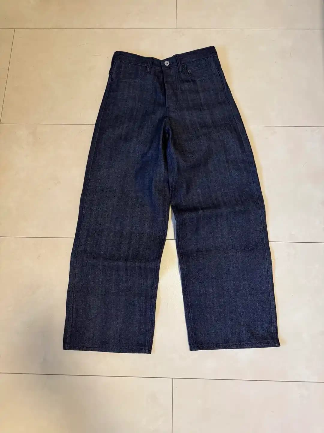 Geniş Kesim Selvedge Denimlerde İki Aylık Solma Süreci ve Bakım Yöntemleri