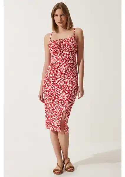 Happiness İstanbul Çiçekli Desenli Yırtmaçlı Elbise ve DeFacto Bodycon Mini Elbise Karşılaştırması