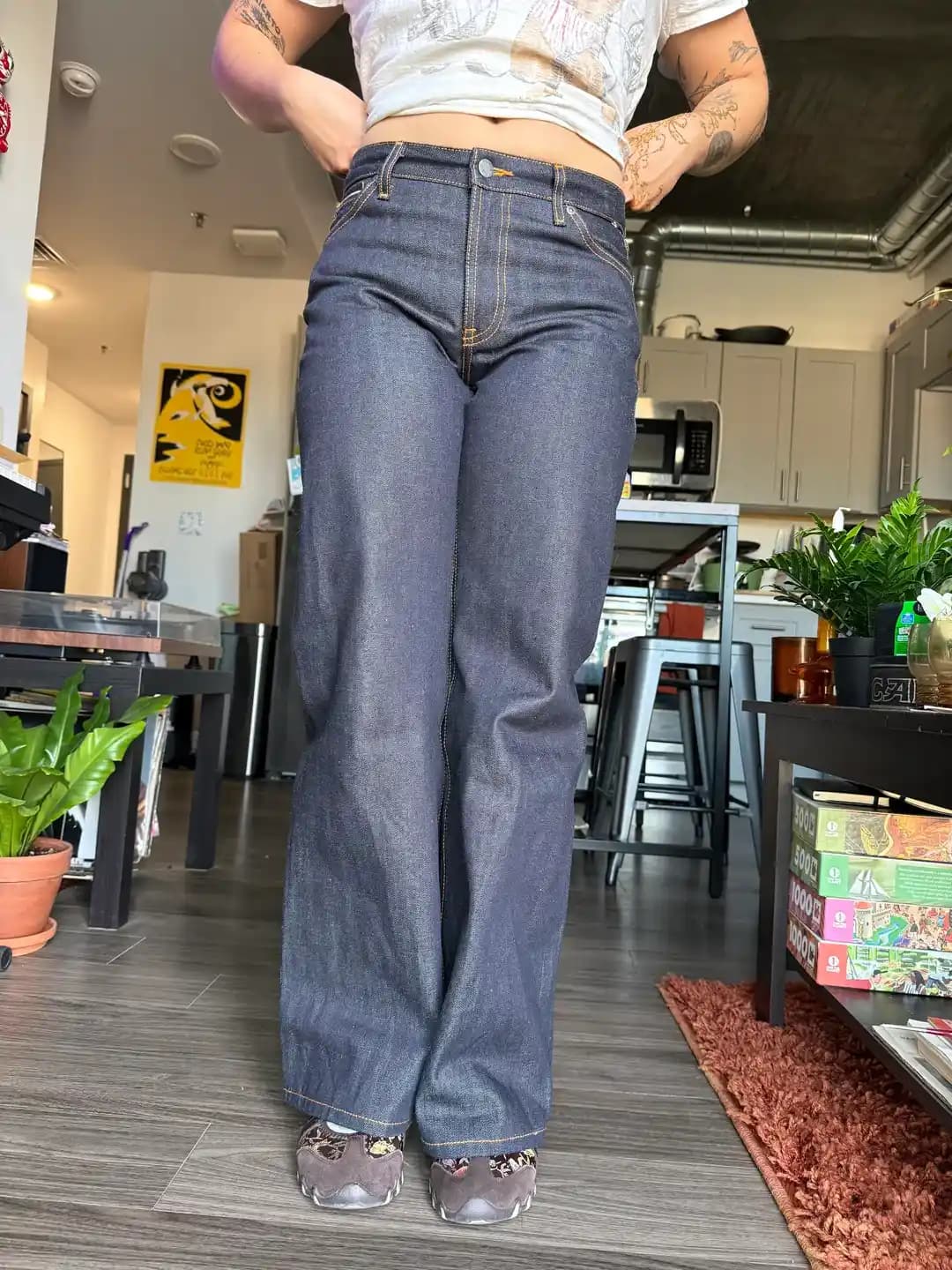 Kadınlar İçin Geniş Kesim Raw Denim Pantolon: Nudie Jeans Wide Heidi's Modeli İncelemesi