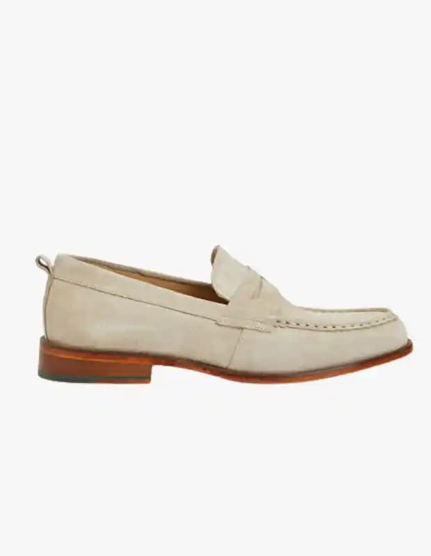 Loafer Ayakkabılar: Modeller, Renk Seçenekleri ve Stil Uyum Önerileri