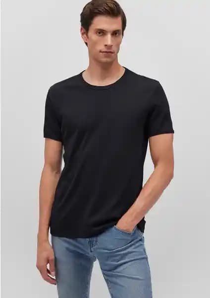 Mavi Ribana Detaylı Siyah ve Mavi Stretch Siyah Basic Tişörtlerin Karşılaştırması