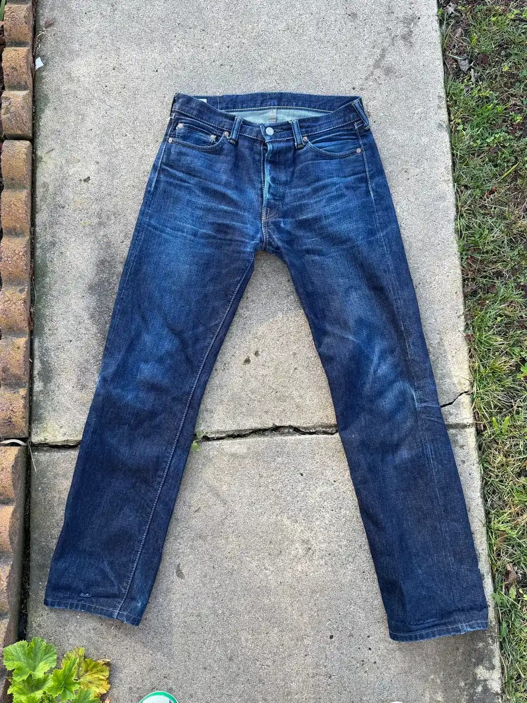 Momotaros Kot Pantolonlarının Yavaş Solma Süreci ve Dayanıklılık Özellikleri