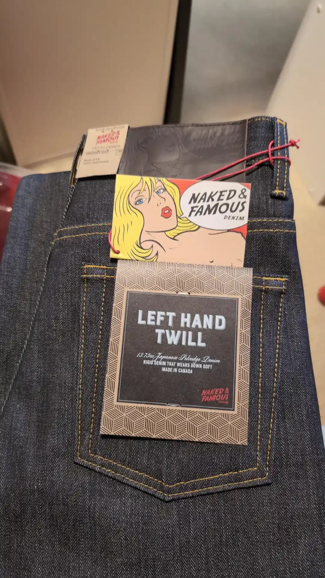 Naked and Famous Groovy Guy Left Hand Twill: Kumaş, Kesim ve Beden Seçimi Rehberi