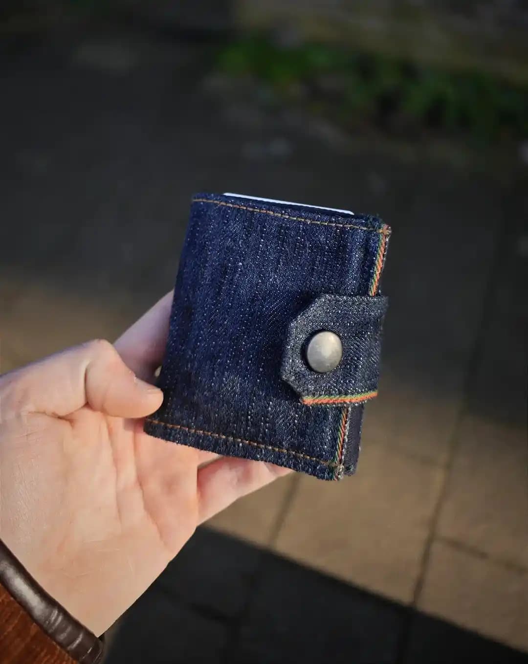 ONI Kase 200 Kot Pantolon Kenarlarından Selvedge Kumaş ve Deri Cüzdan Üretimi