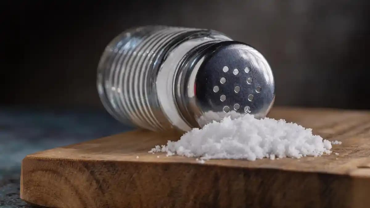 Sıcak Havada Smokin Terlemesini Önlemek İçin Etkili Yöntemler ve Kumaş Seçimi