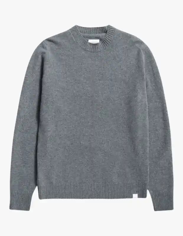 Sonbahar İçin Yumuşak Kazak Seçimi: Kumaş, Marka ve Bakım Önerileri