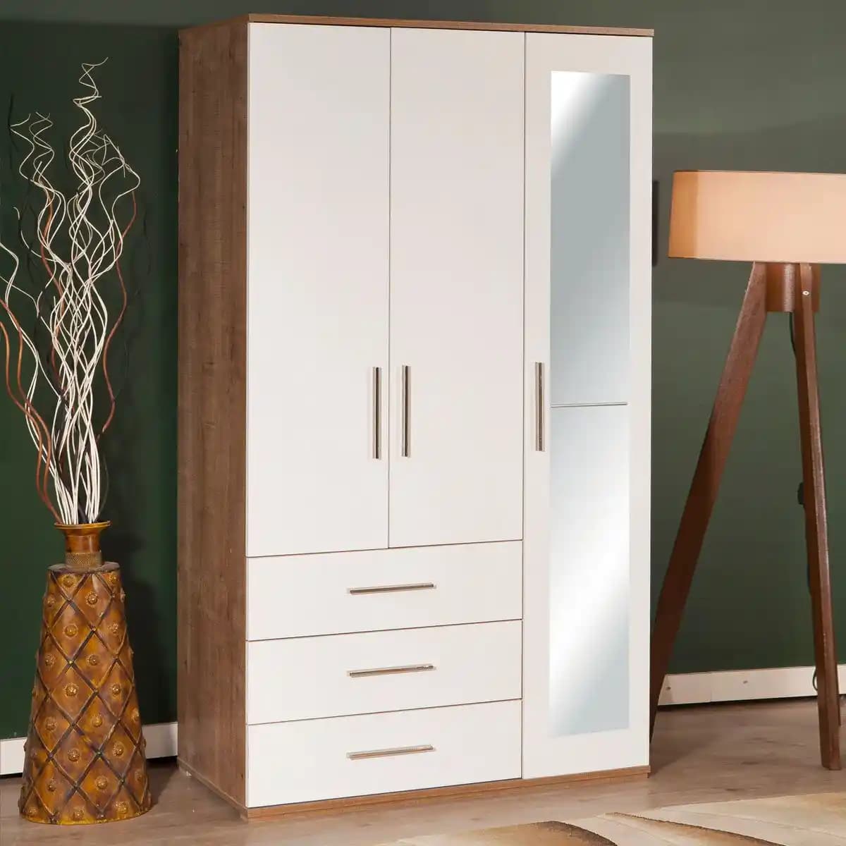 Tamamen Beyaz Gardırop Oluşturmanın Pratik Bakım ve Stil Yöntemleri