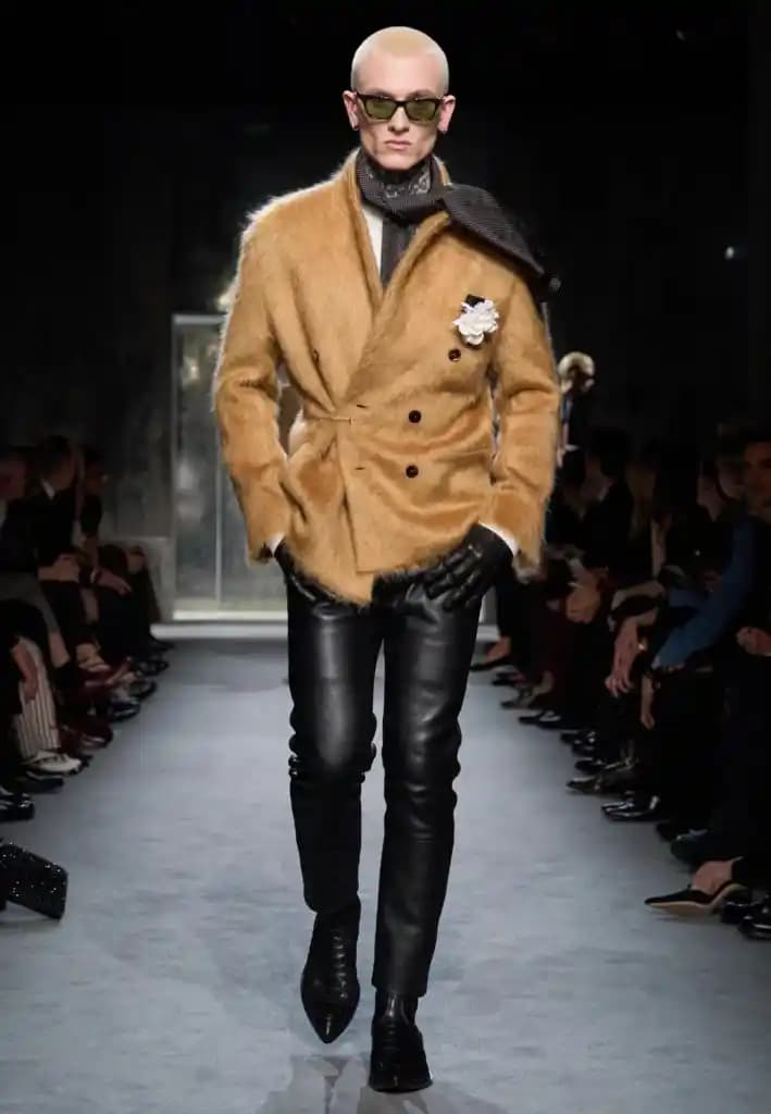 Tom Ford 2002 Sonbahar Kadın Estetiğinin Erkek Modasındaki Yansımaları ve Tasarımcılar