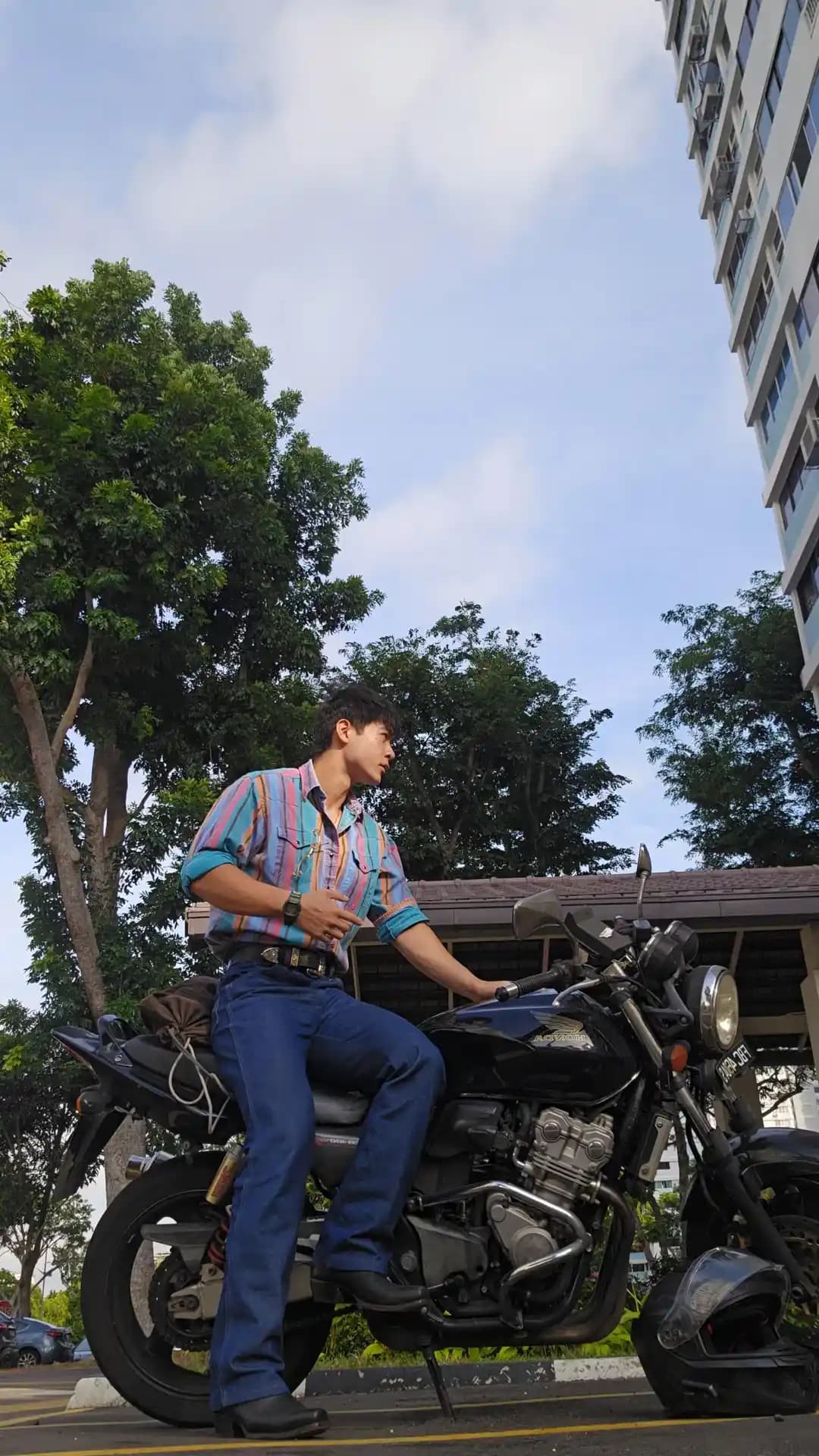 Wrangler 945NAV Bootcut Raw Kot Pantolon: Kesim, Uyum ve Stil Özellikleri