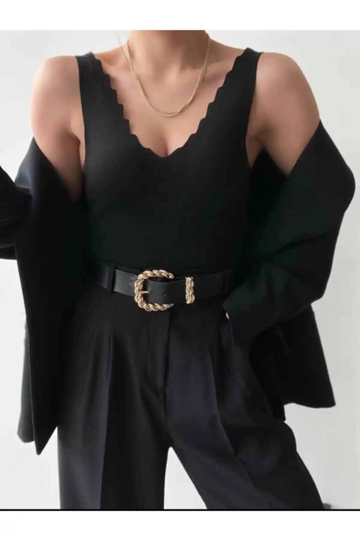 BE CHİC Kadın Siyah V Yaka Merdiven Detaylı Triko Atlet Günlük ve Şık Kullanım İçin