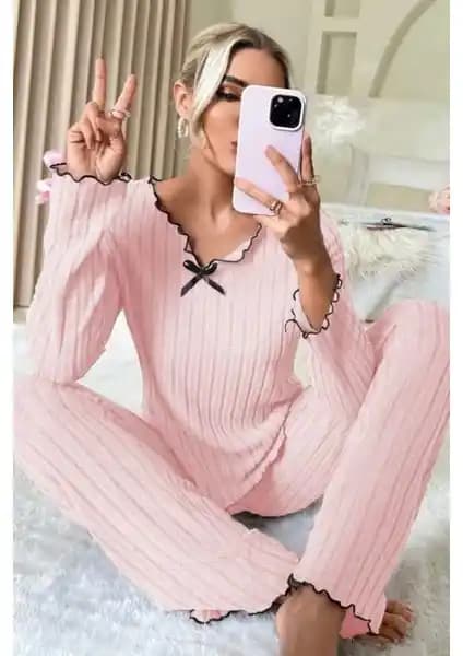 Bella Notte Pembe Pamuklu Fiyonk Detaylı Pijama Takımı: Konfor ve Şıklığın Buluşması