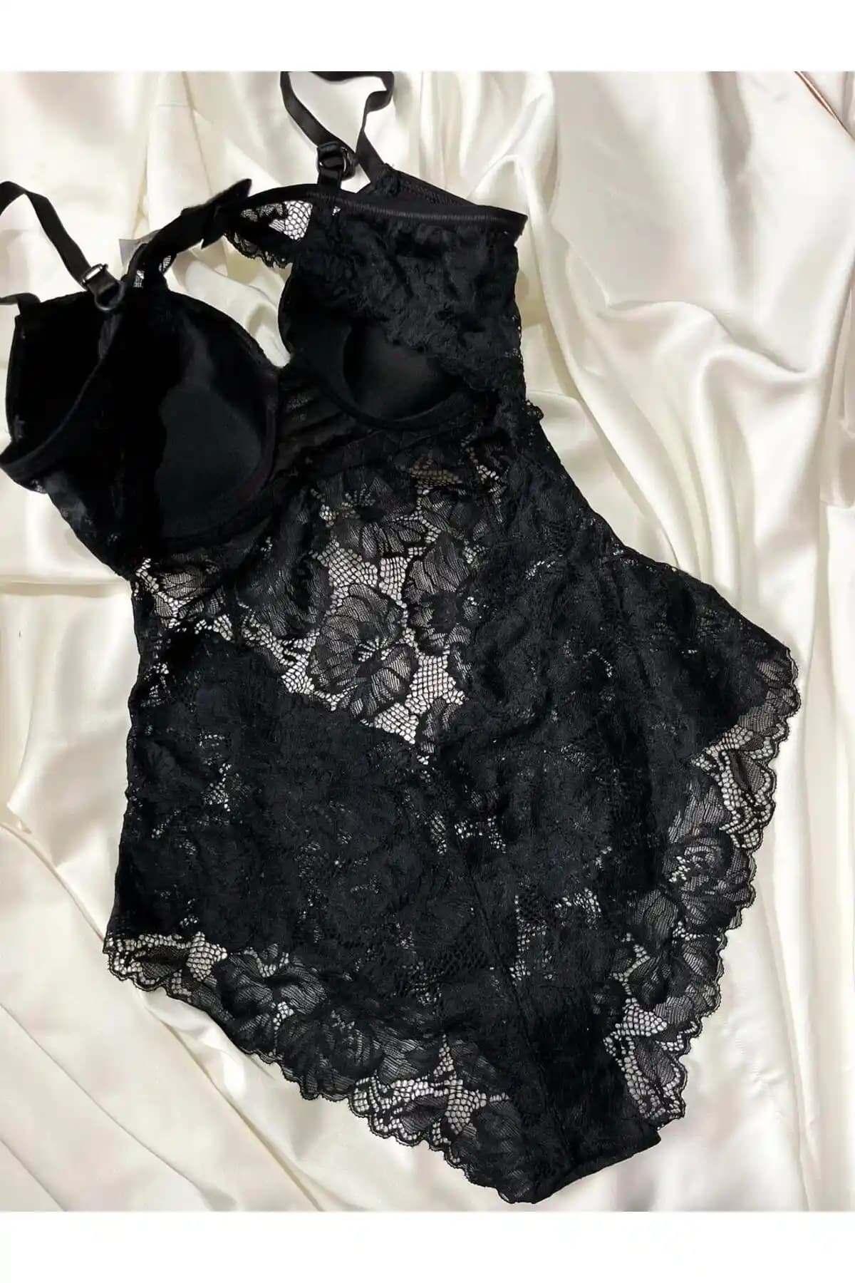 BlackStrip Lustrous Allure Destekli Sırt Detay Bodysuit ile Şıklık ve Konforu Yakalayın