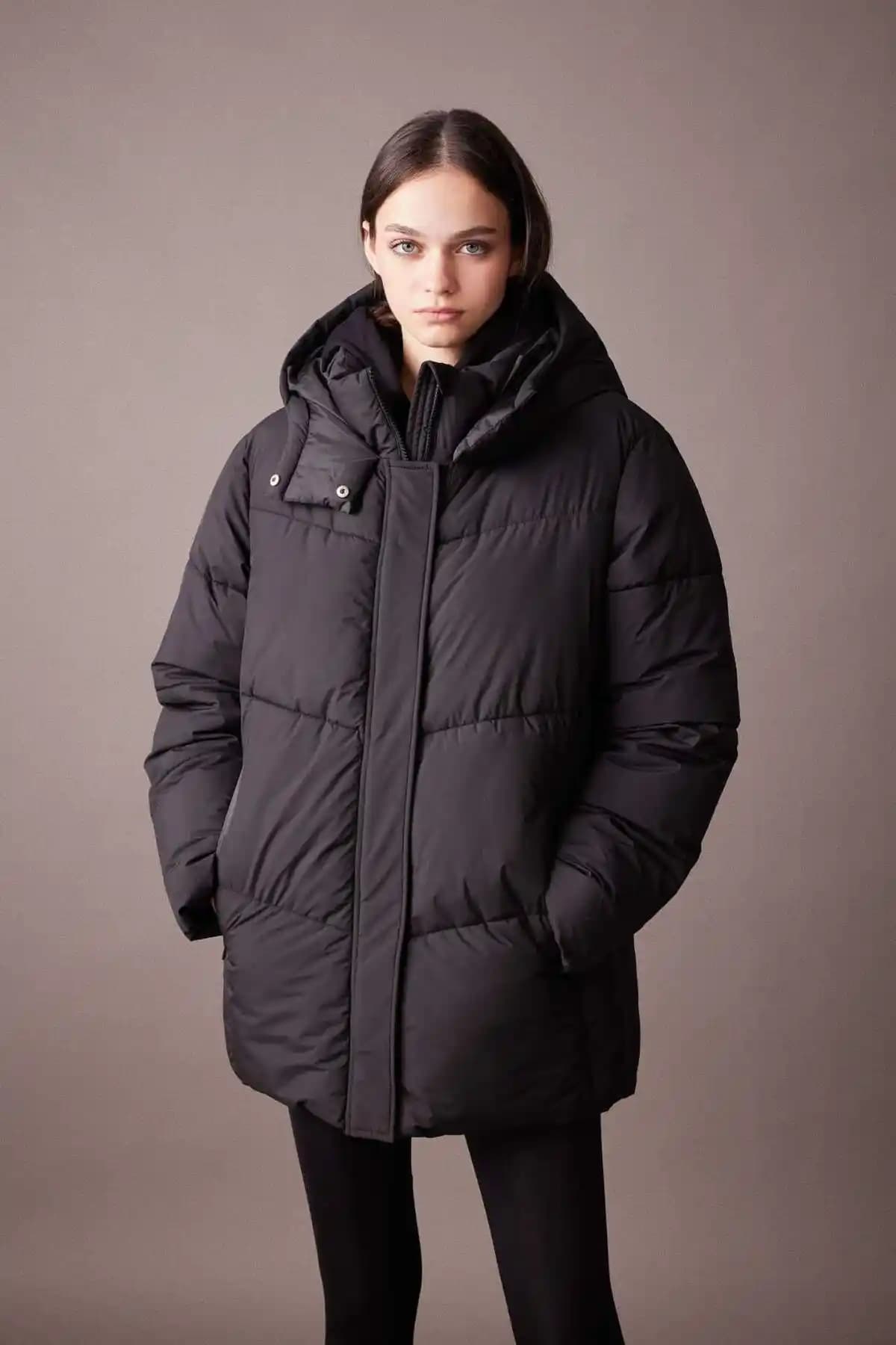 DeFactoFit Su İtici Kapüşonlu Polar Astarlı Mont Dayanıklı ve Şık Tasarım