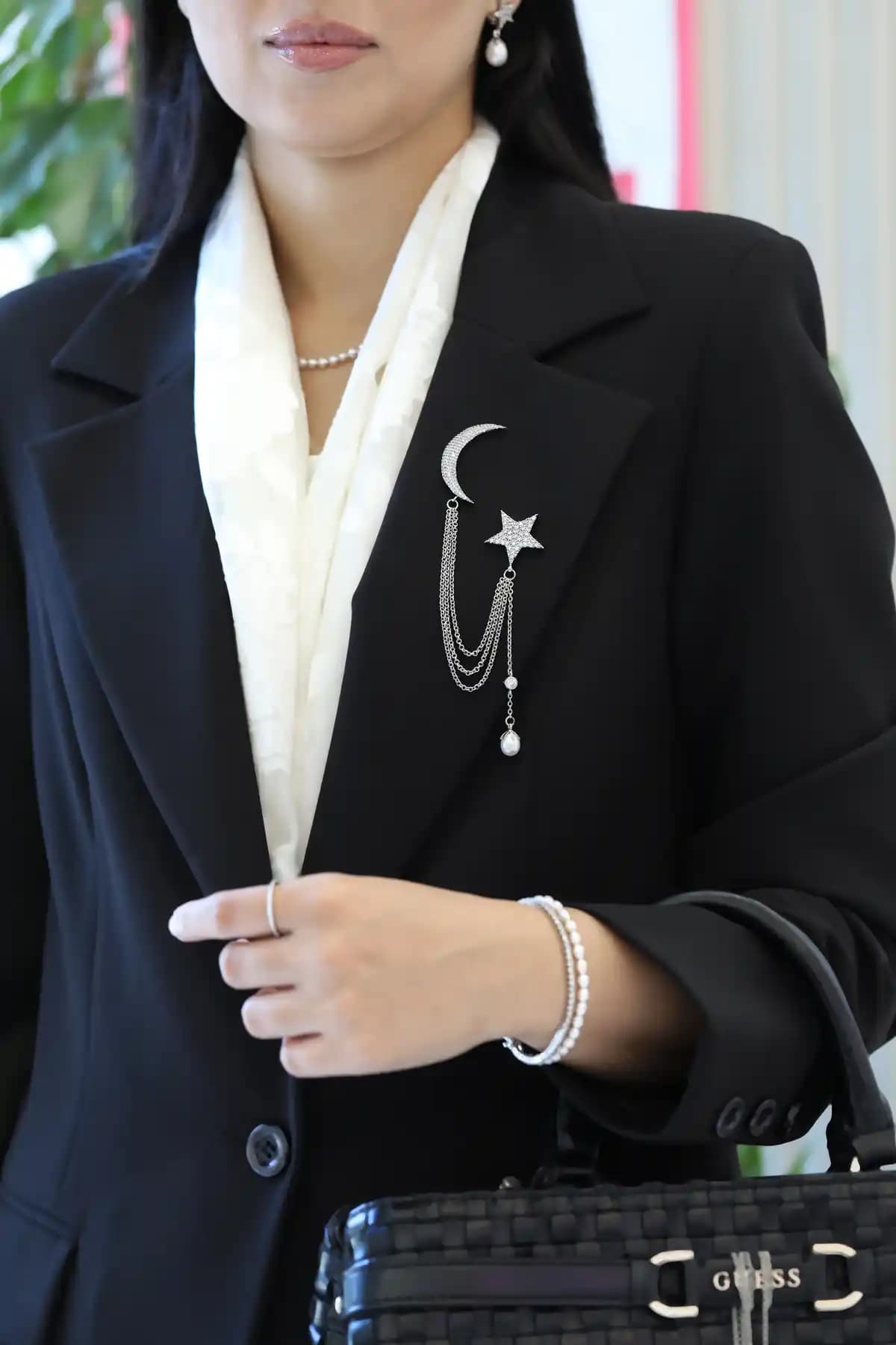 Fatma Yaşar Ay Yıldız Broş: Türk Kültürünü Yansıtan Modern ve Şık Takı Seçeneği