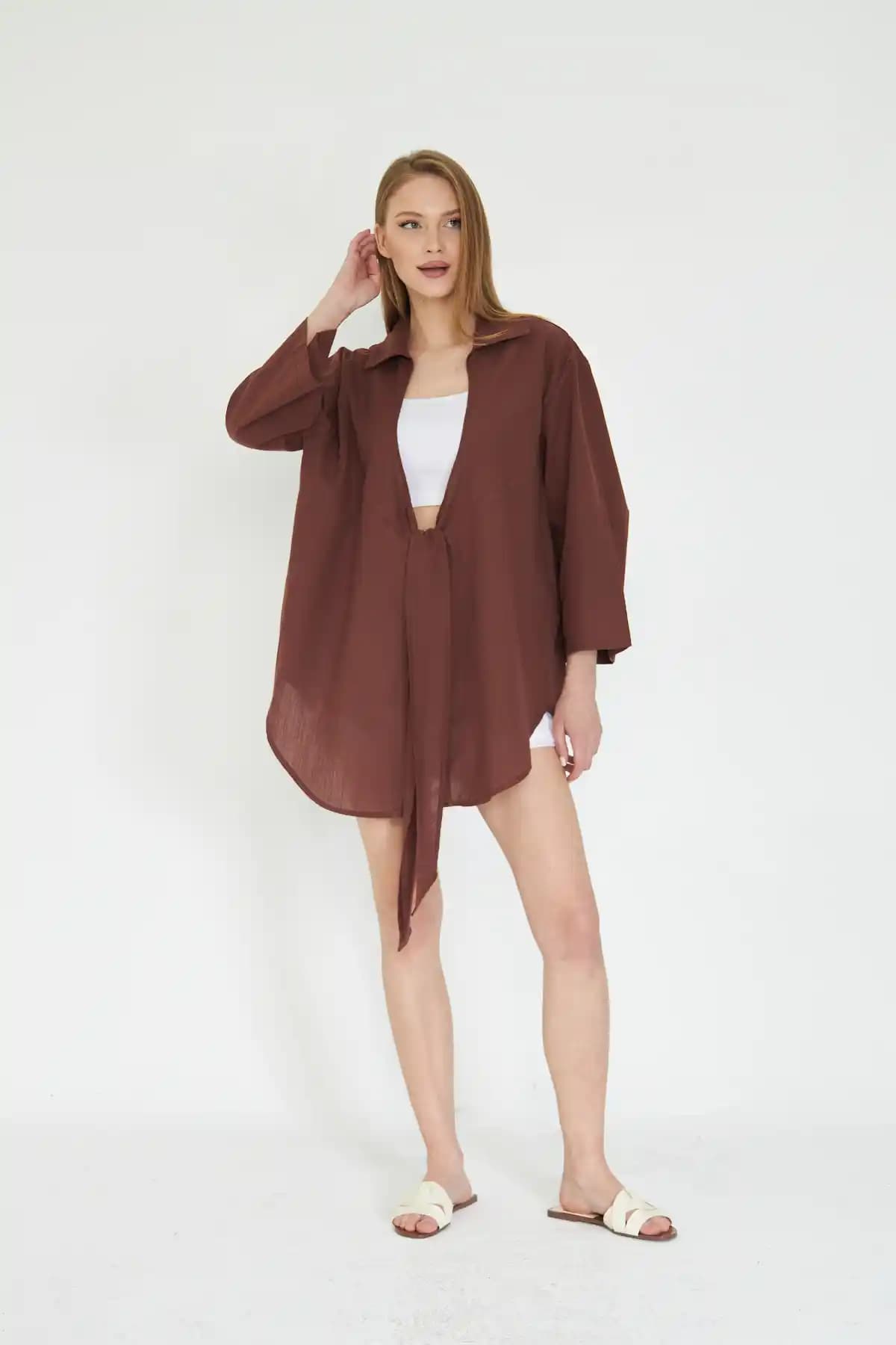 Kadın Kahverengi Keten Bağlamalı Kimono Gömlek Yaz Ayları İçin Şık ve Konforlu Tasarım