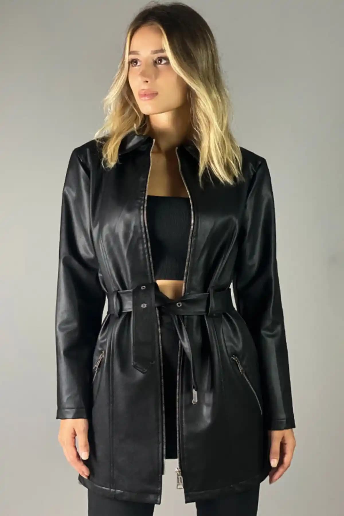 Kadınlar İçin Siyah Uzun Deri Ceket Modern ve Fonksiyonel Tasarım Özellikleriyle