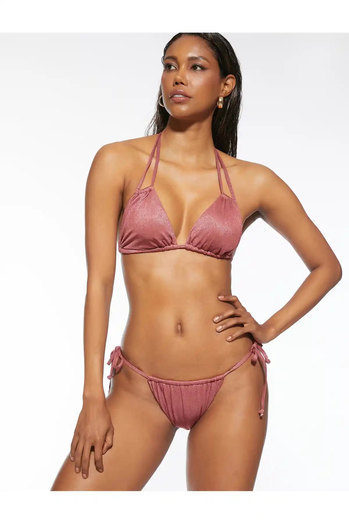 Koton Büzgülü Yan Bağlamalı Bikini Altı Plaj Şıklığını Yansıtan Tasarım ve Kullanım Avantajları