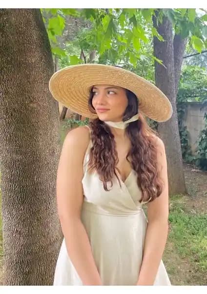 Laviyonsa Hasır Yazlık Vizör Şapka: Yaz Aylarında Güneşten Koruyan Şık ve Pratik Tasarım