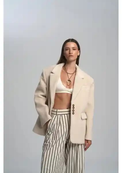 Mai Proenza Bej Blazer Ceket: Modern ve Şık Kadınlar İçin Fonksiyonel Dış Giyim Seçeneği