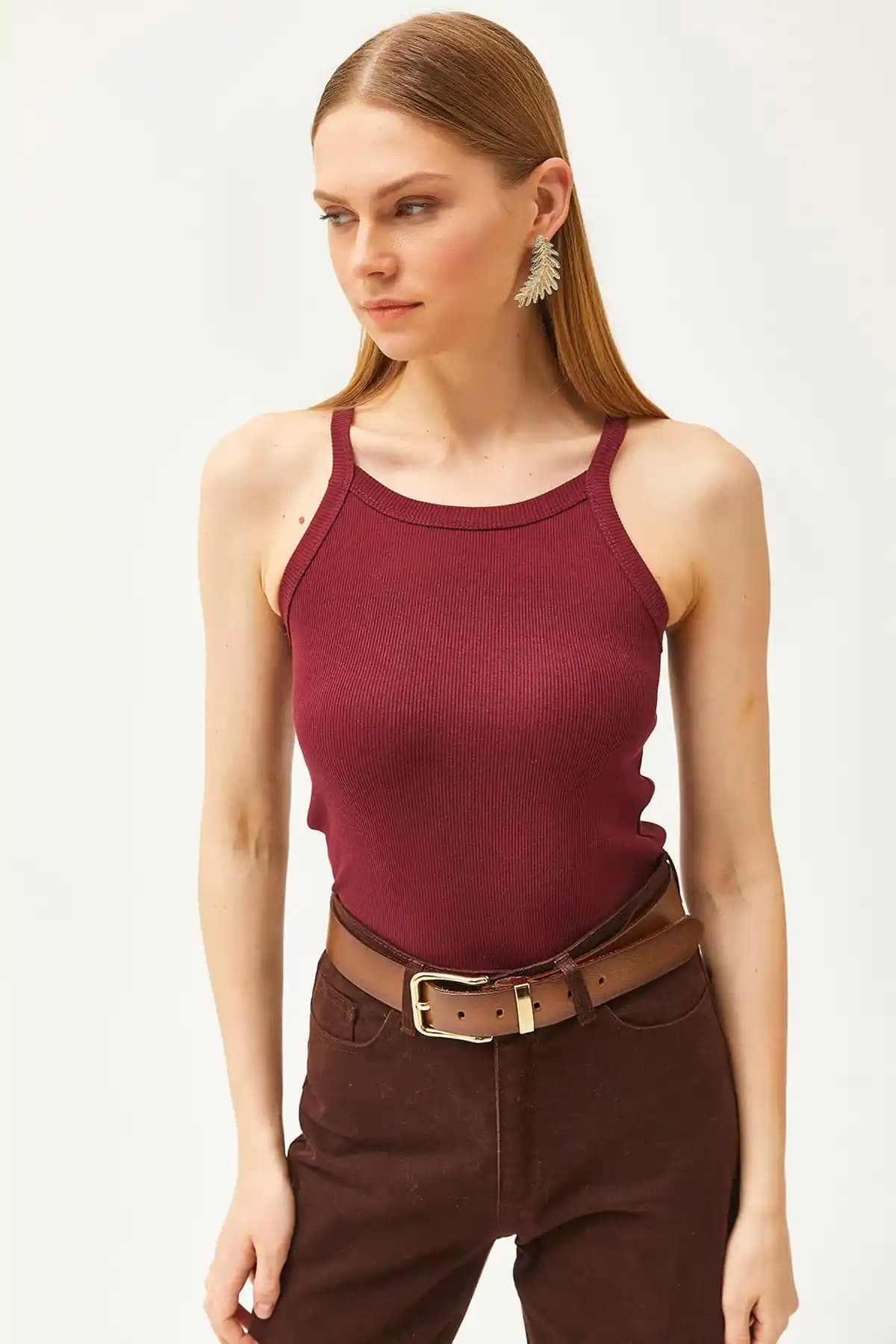 Olalook Bordo Askılı Kaşkorse Body: Şıklık ve Konforu Bir Arada Sunan Yazlık Parça