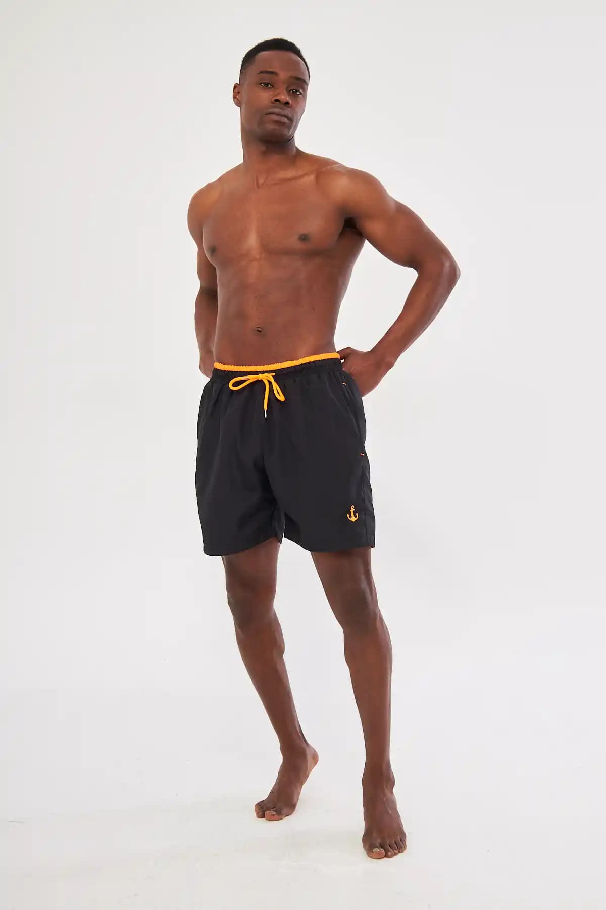 Pandy Renkli Cep Fermuarlı Deniz Şortu: Yazın Şıklığını ve Konforunu Sunan Modern Tasarım