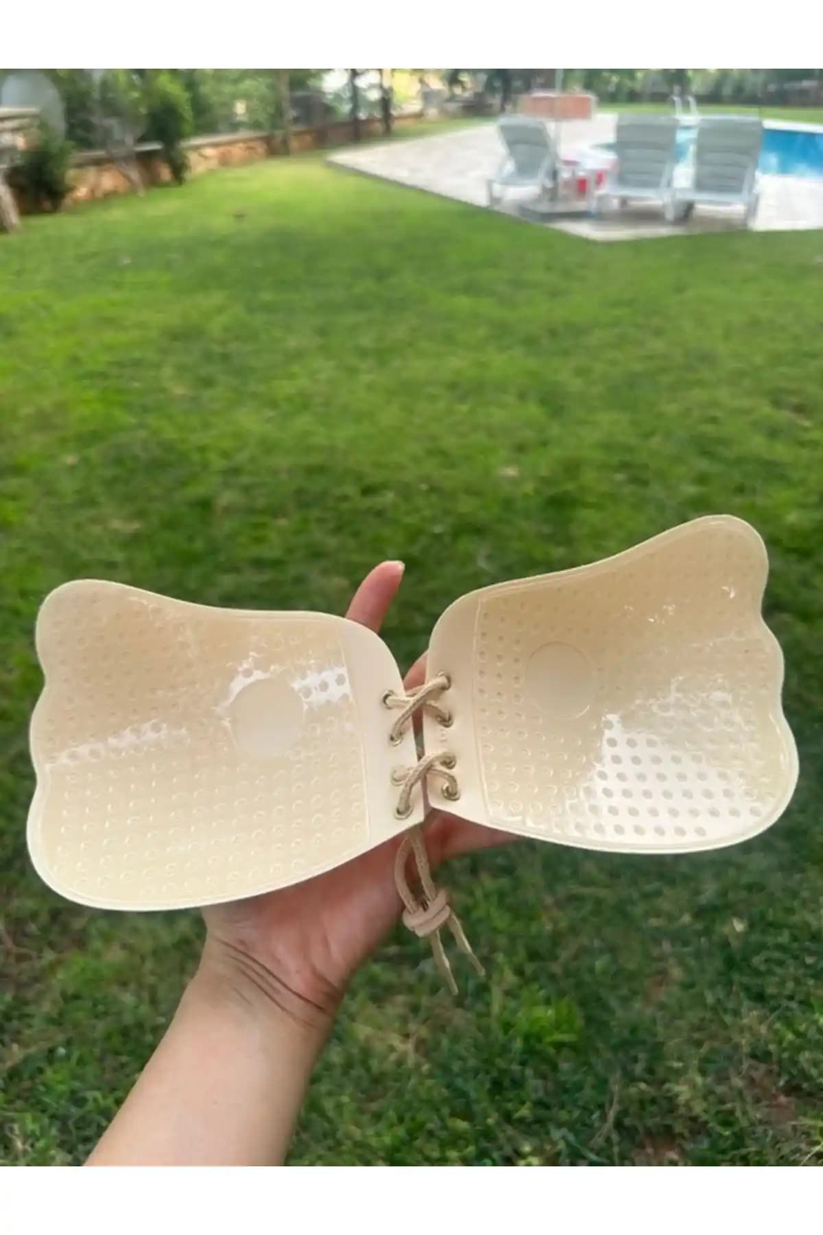 Secret Night Strapless Yapışkanlı Sütyen: Modern ve Sürdürülebilir İç Giyim Seçeneği