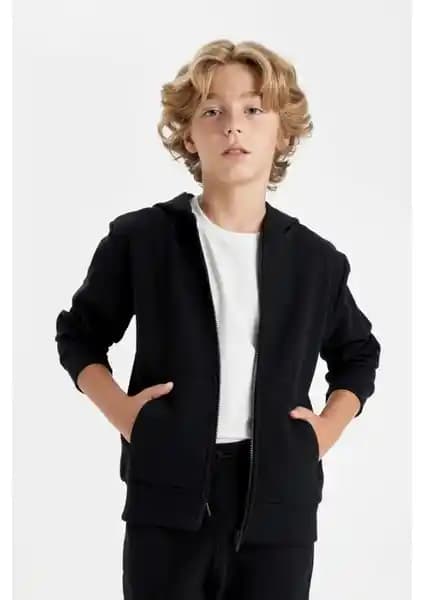 DeFacto Erkek Çocuk Giyim Ürünleri Karşılaştırması: Hırka mı, Eşofman mı