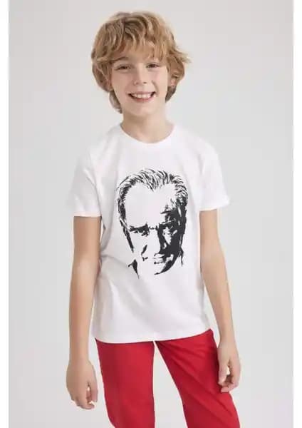 DeFacto Erkek Çocuk Giyim Ürünleri Karşılaştırması: Tişört ve Pantolon Seçenekleri