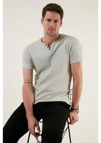 Erkek Tişörtleri Karşılaştırması: Buratti ve Mavi Modellerinin Özellikleri