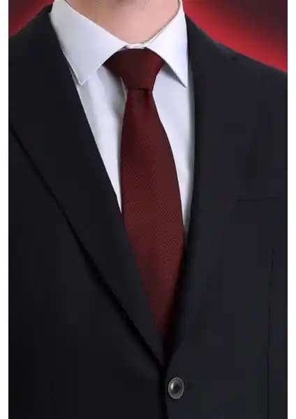 Hatemoğlu ve Tudors Kravat Modellerinin Karşılaştırması: Stil ve Kalite Analizi