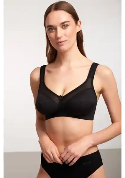 İki Popüler İç Giyim Ürünü Karşılaştırması: Kom Carnel Siyah Sütyen ve Koza İç Giyim Straplez Sütyen