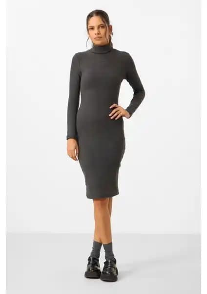 Kadın Elbisesi Karşılaştırması: Tommy Life Triko ve DeFacto Midi Elbise Özellikleri