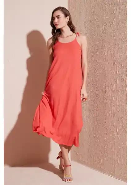 Kadın Yazlık Elbise Karşılaştırması: Lela ve Likapa Modelleri Hakkında Detaylı Bilgi