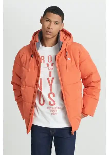 Lee Regular Fit Kapüşonlu Mont ve Lumberjack Gri Mont Karşılaştırması