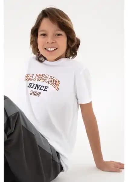U.S. Polo Assn. Erkek Çocuk Tişörtleri Karşılaştırması Beyaz ve Saks Modelleri