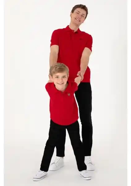 U.S. Polo Assn. Erkek Çocuk Tişörtleri Karşılaştırması: Kırmızı ve Siyah Renk Seçenekleri