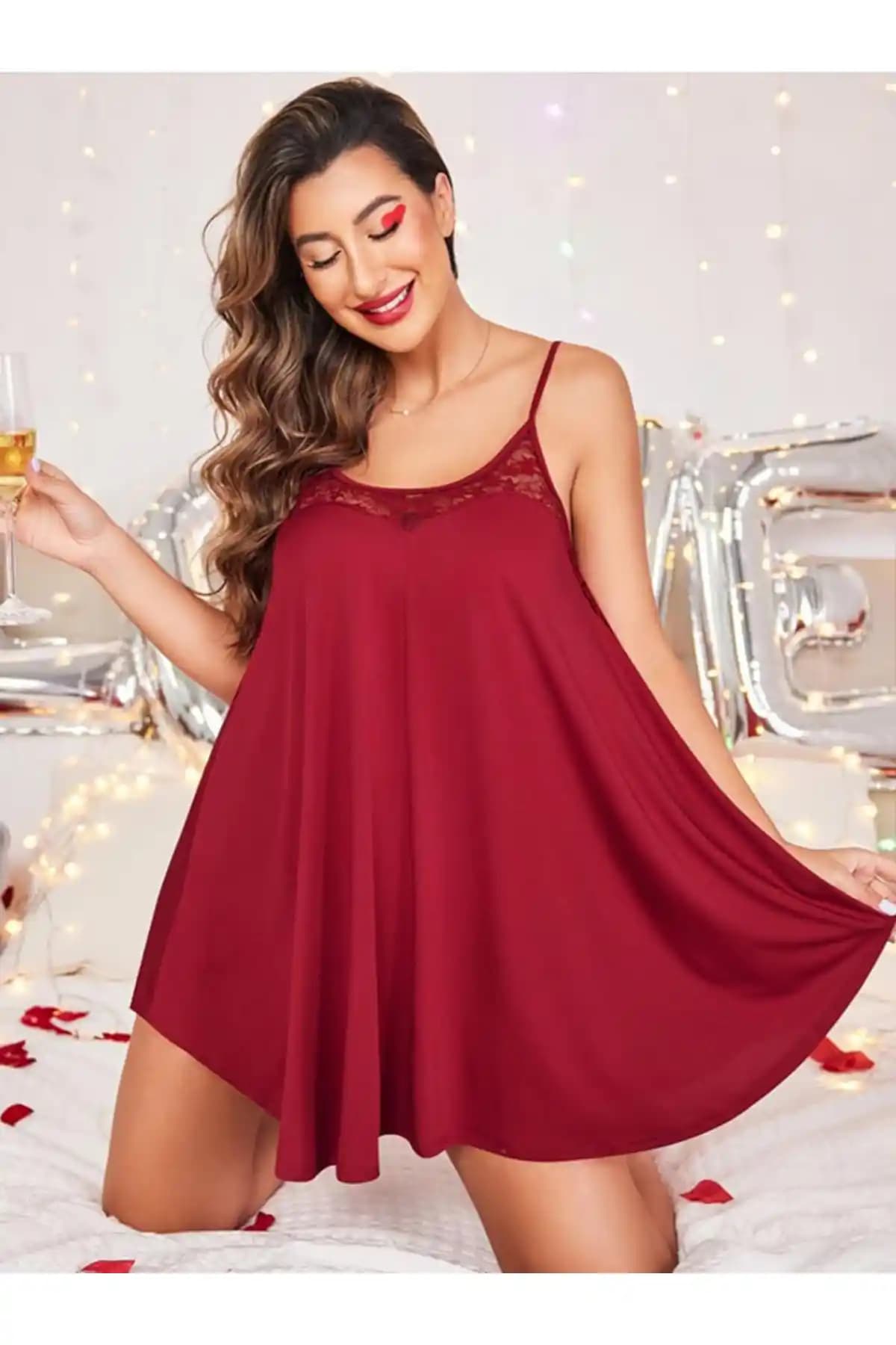 Aşar Moda Tekstil Kadın Dantelli Kısa Gecelik Şıklık ve Konforu Bir Arada Sunar