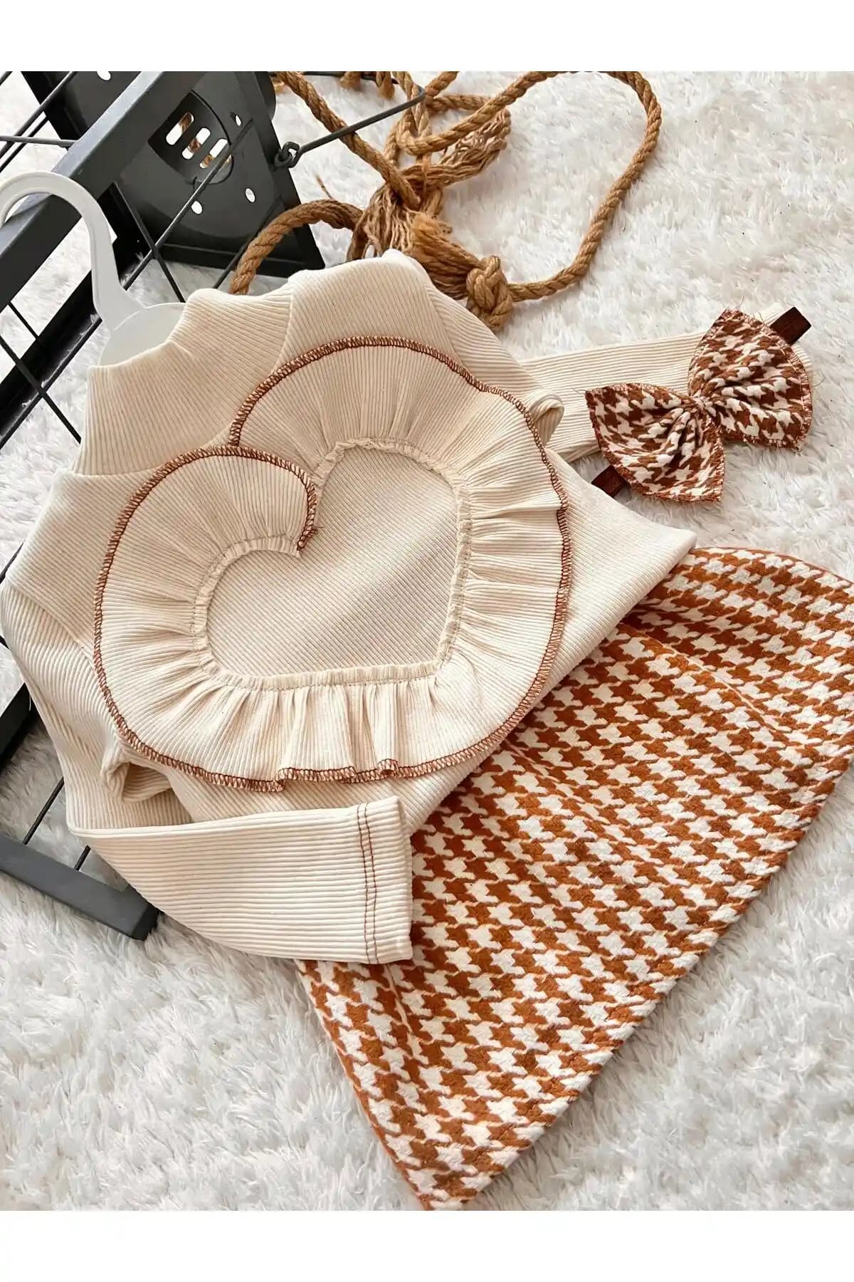 Bahnur Bebek Kahverengi Kazayağı Etek Bluz ve Bandana Seti: Şıklık ve Konforun Buluşması