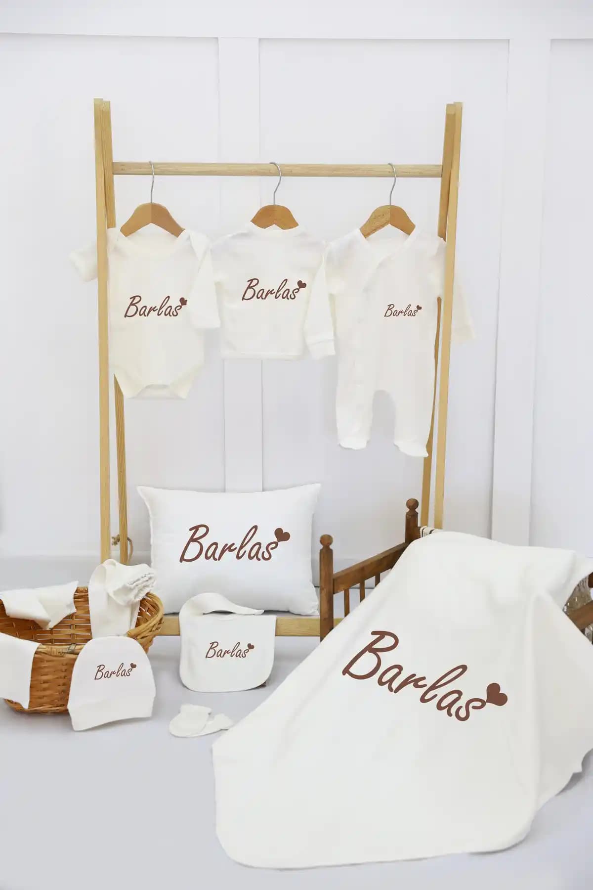 Butikbebecik 11'li Hastane Çıkışı Seti Organik Pamuklu ve Güvenilir Bebek Giyim Ürünü