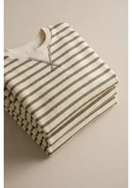 Çocuklar İçin Mevsimlik Çizgili Karyoka Detaylı Sweatshirt - Rahat ve Şık Tasarım