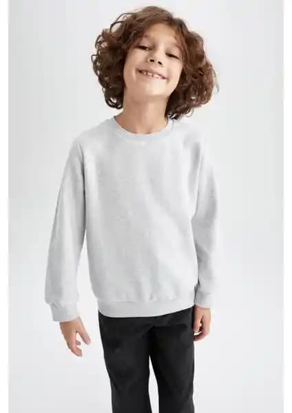 DeFacto Erkek Çocuk Bisiklet Yaka Kalın Sweatshirt Z4750A623SP - Rahat ve Şık Günlük Giyim Seçeneği