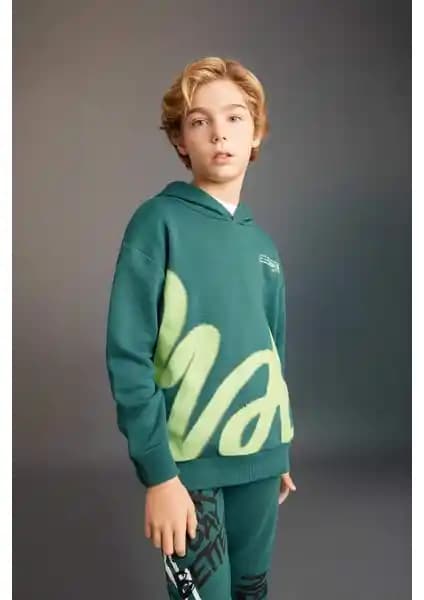 DeFacto Erkek Çocuk Oversize Geniş Kalıp Kapüşonlu Sweatshirt İncelemesi ve Kullanım Tavsiyeleri